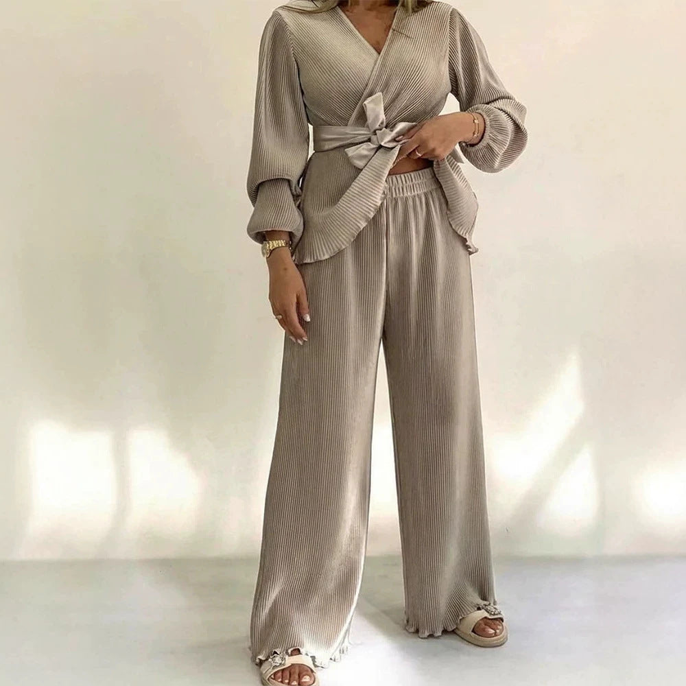 Damen Eleganter Plissee-Zweiteiler mit Wickelshirt, Taillengürtel und weitem Bein EB