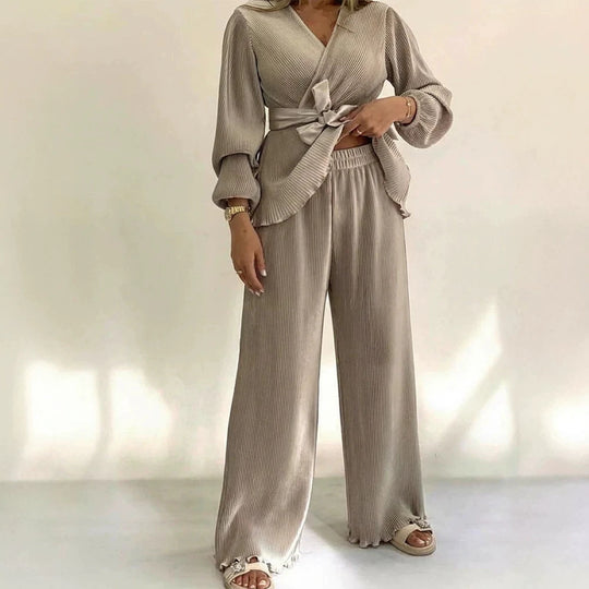 Damen Eleganter Plissee-Zweiteiler mit Wickelshirt, Taillengürtel und weitem Bein EB