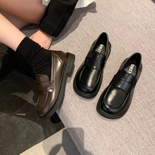 Damen Modische Loafers mit breitem Klettverschluss und robuster Sohle EB
