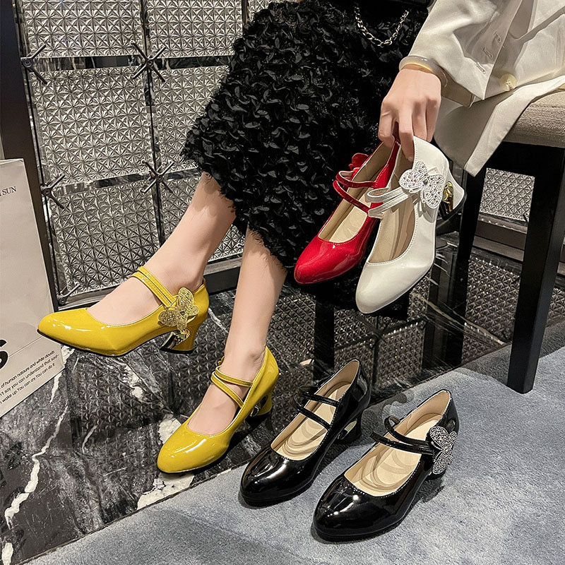 Damen elegante Pumps mit ornamentaler Schmetterlingsapplikation EB