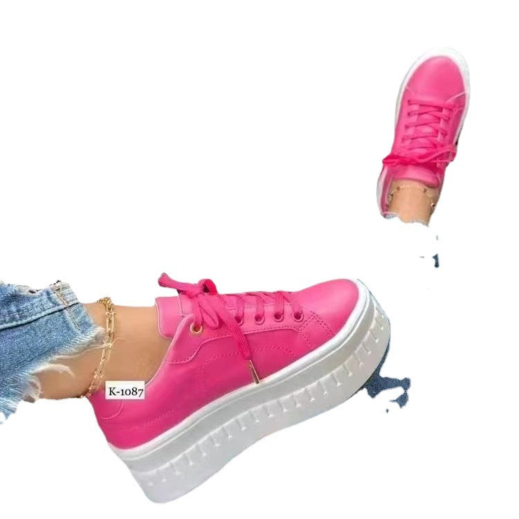 Damen Plateau-Sneaker mit glänzender Oberfläche und gepolsterter Sohle EB