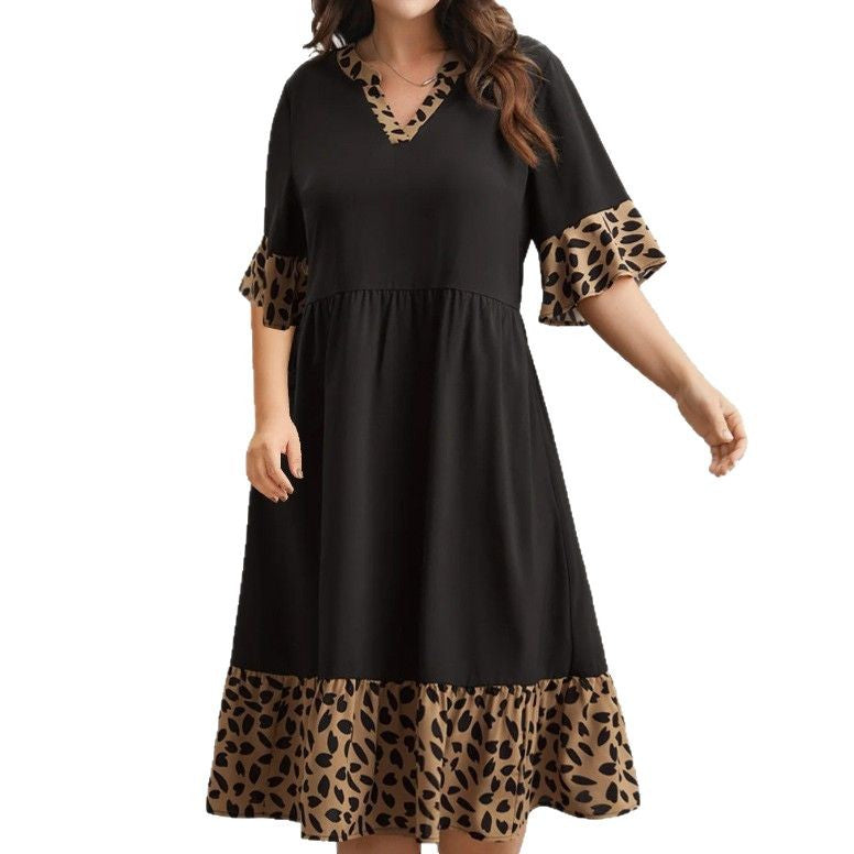 Damen Kleid mit modernem V-Ausschnitt und tierischem Musterdetail EB