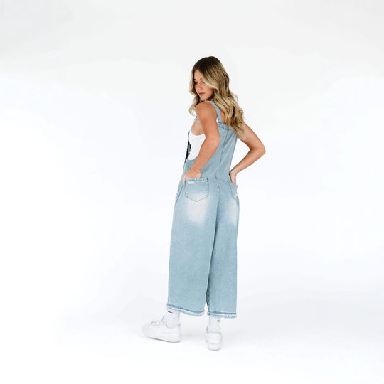 Damen nan lässige verwaschene Latzhose aus Jeansstoff mit Rissen und weitem Bein EB