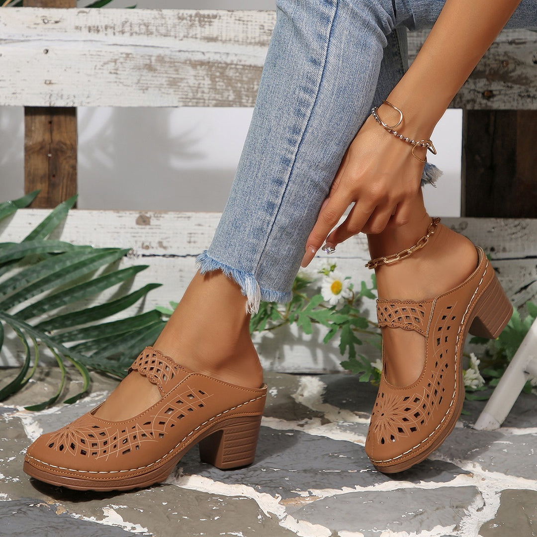 Damen Modische Clogs mit floralem Cut-Out-Design und komfortablem Blockabsatz EB