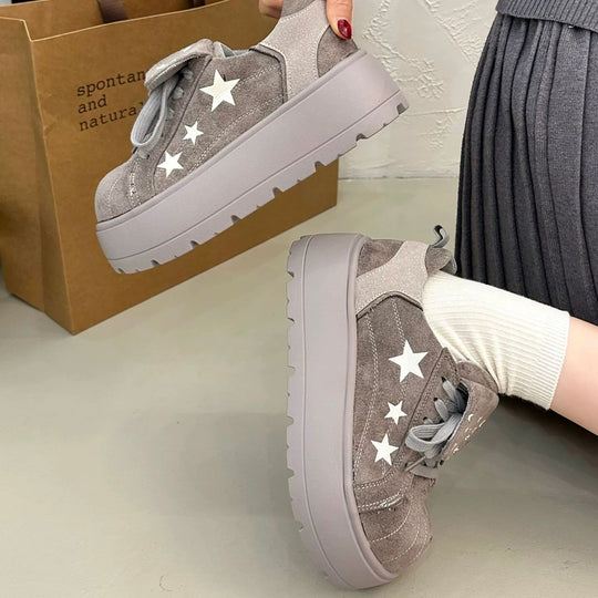 Damen Plateau-Sneaker mit modischen Sternen-Details und bequemem Klettverschluss EB