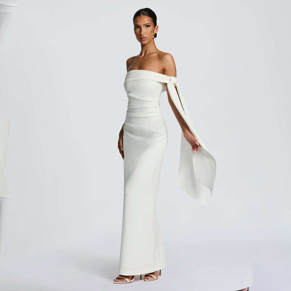 Damen Elegantes Maxikleid mit schulterfreiem Design und raffiniertem Drapierungselement EB