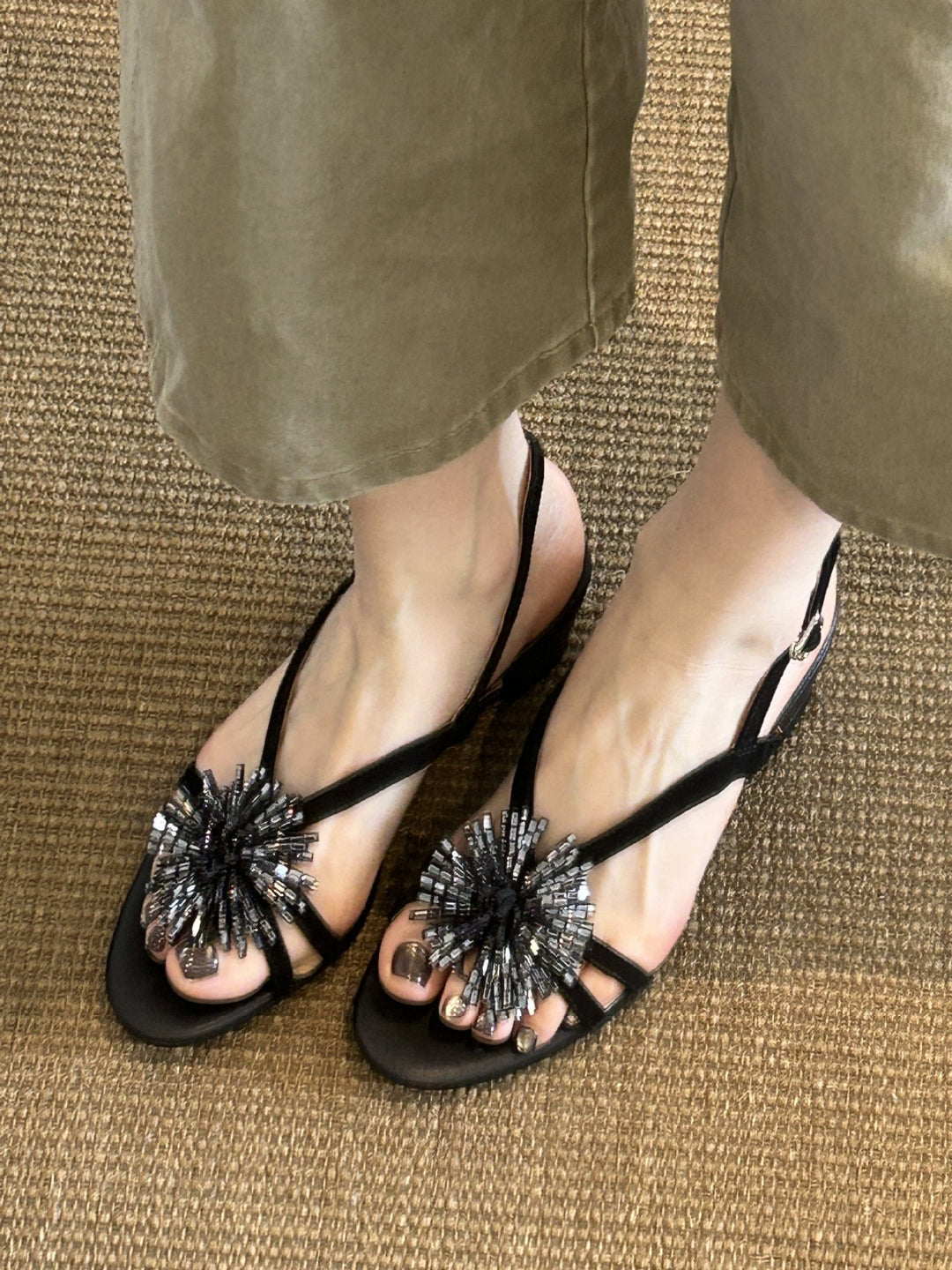 Damen Dekorative Zehentrenner Sandalen mit funkelnden Applikationen EB