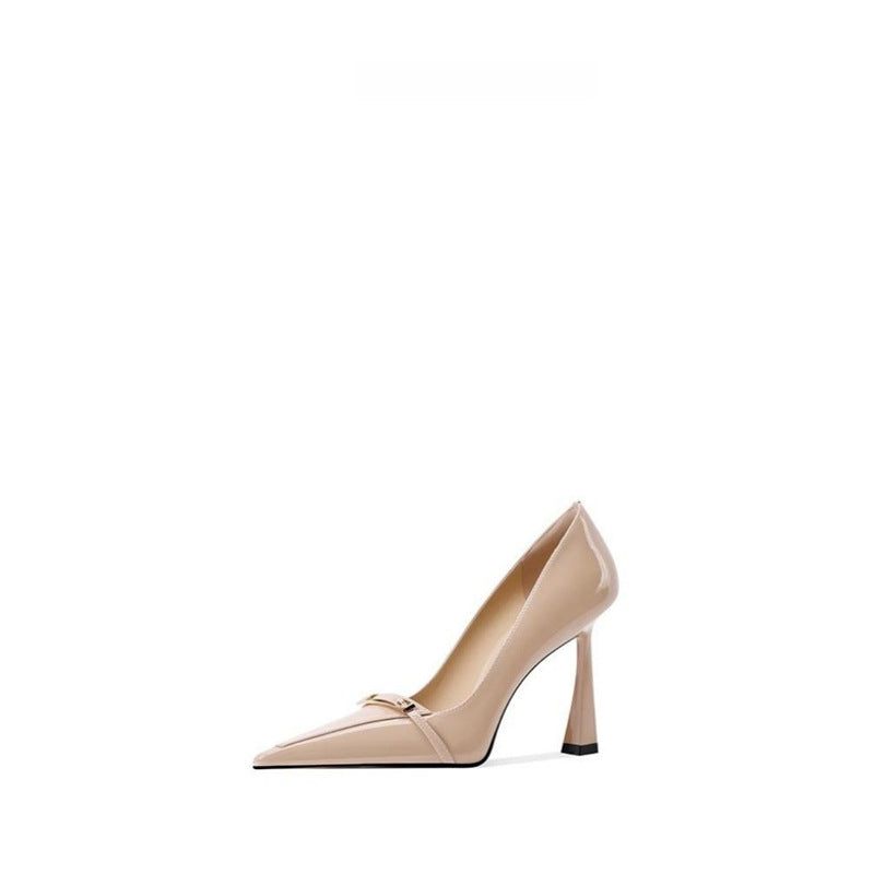 Damen High Heel Pumps mit glänzender Lackoberfläche und elegantem Akzent EB