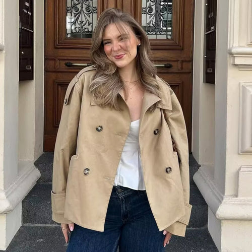 Damen nan kurz geschnittener doppelreihiger Trenchcoat mit Schulterpatten und aufgesetzten Klappentaschen EB