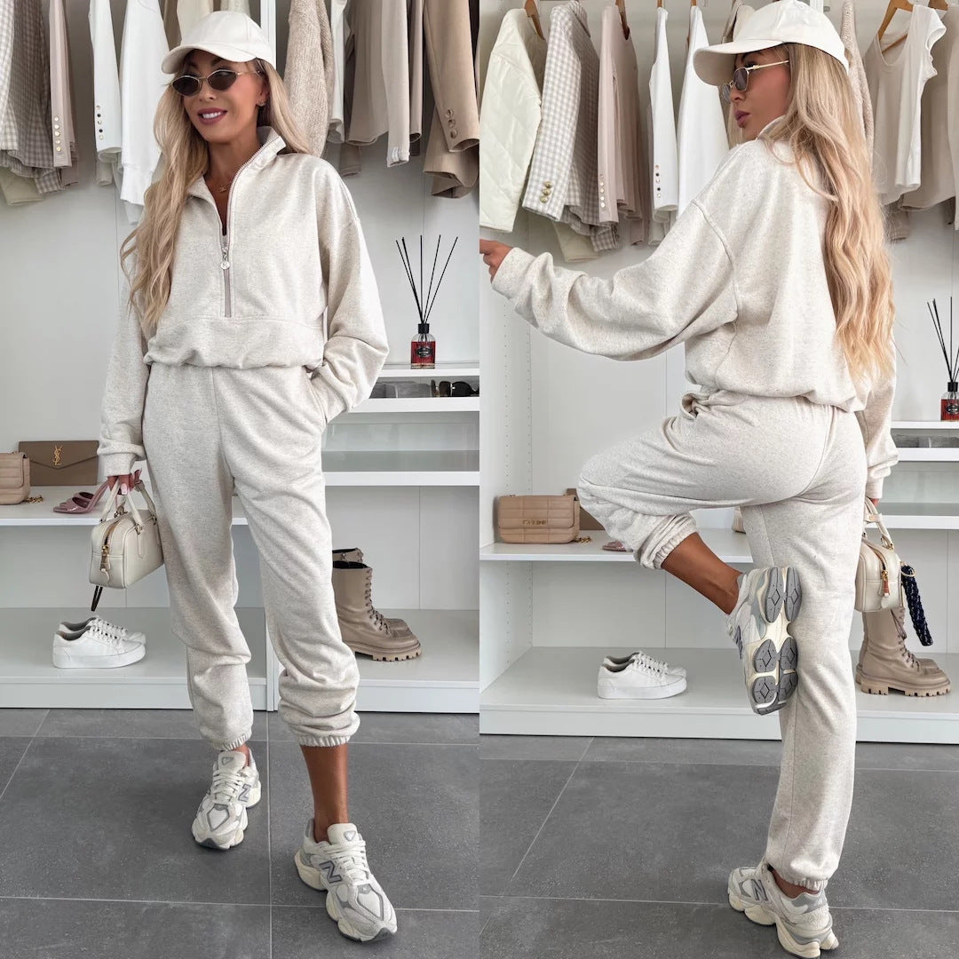 Damen Kuscheliges Freizeit-Set mit Kurzreißverschluss, hohem Kragen und Joggerhose EB