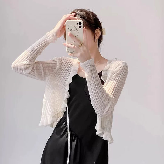 Damen Strickjacke mit Rüschendetails und luftiger Struktur EB