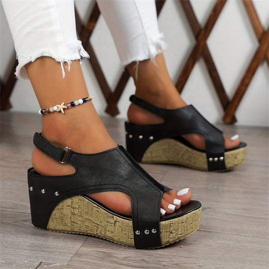 Damen Wedge-Sandaletten mit modernem Cut-Out Design und elastischem Riemen EB