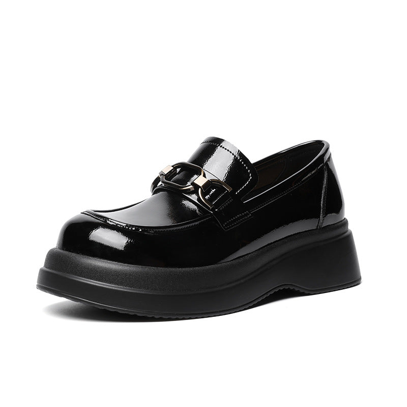 Damen Modische Mokassins mit robustem Blockabsatz und elegantem Kettendetail EB