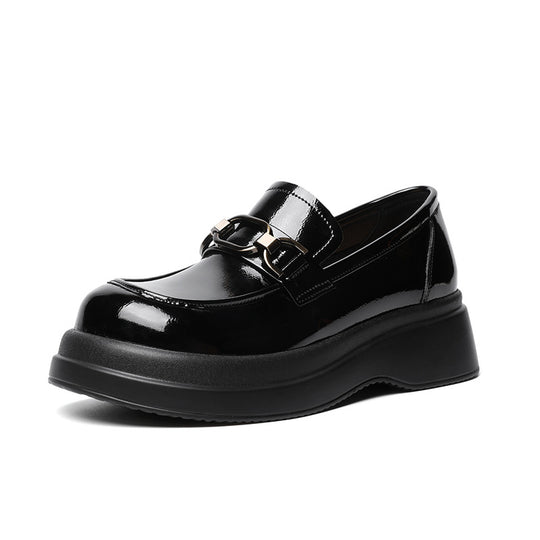 Damen Modische Mokassins mit robustem Blockabsatz und elegantem Kettendetail EB