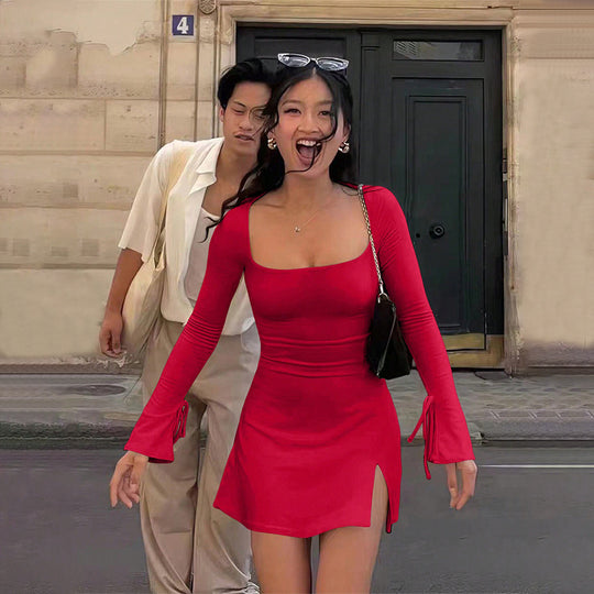 Damen figurbetontes Minikleid mit quadratischem Ausschnitt langen Ärmeln Bindbändern an den Ärmelabschlüssen und seitlichem Schlitz Eichborn Berlin