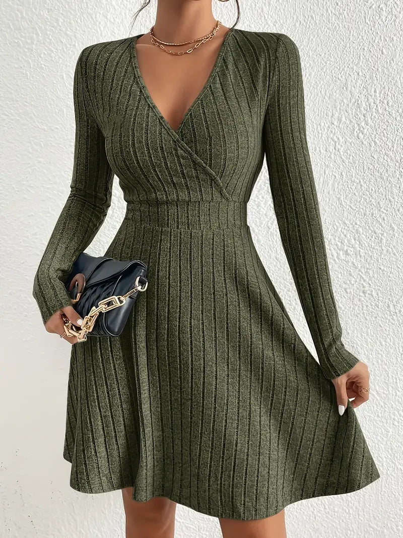 Damen Wickelkleid mit langen Ärmeln und gerippter Textur EB