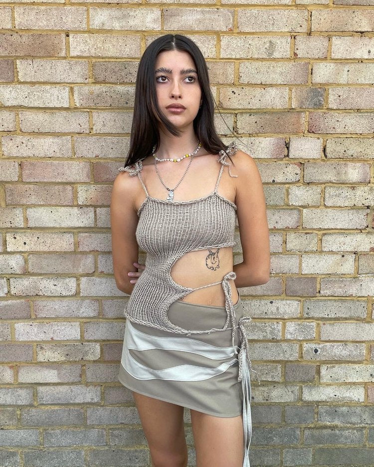Damen gehäkeltes Top mit offenen Details und raffinierten Schnürungen EB