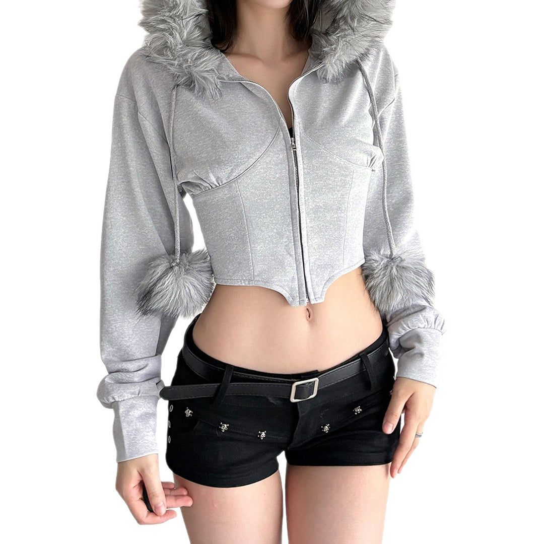 Damen nan kurzes Kapuzen‑Sweatshirt mit Kunstfellbesatz, Reißverschluss und Pompon-Kordeln EB