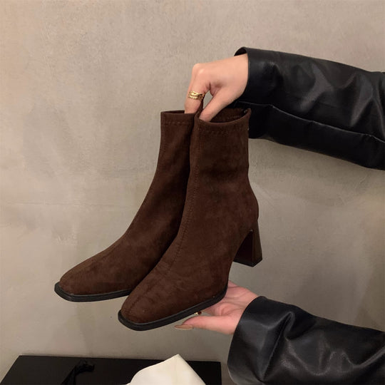 Damen Elegante Ankle Boots mit Hochwertigem Veloursleder und Robuster Blockabsatz EB