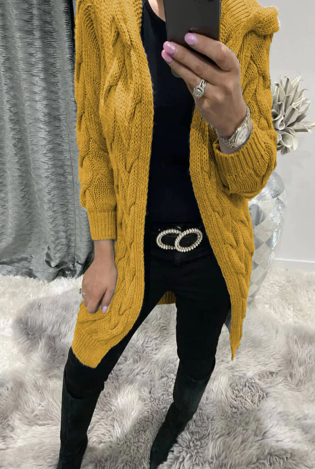 Damen Grobstrickjacke mit elegantem Zopfmuster und praktischer Kapuze EB