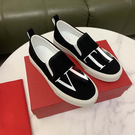 Damen Slip-On Sneakers mit modischem Logo-Design EB