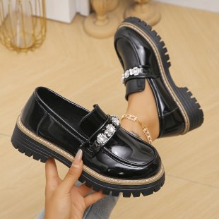 Damen Bequeme Mokassins mit modischem Schmuckdetail EB