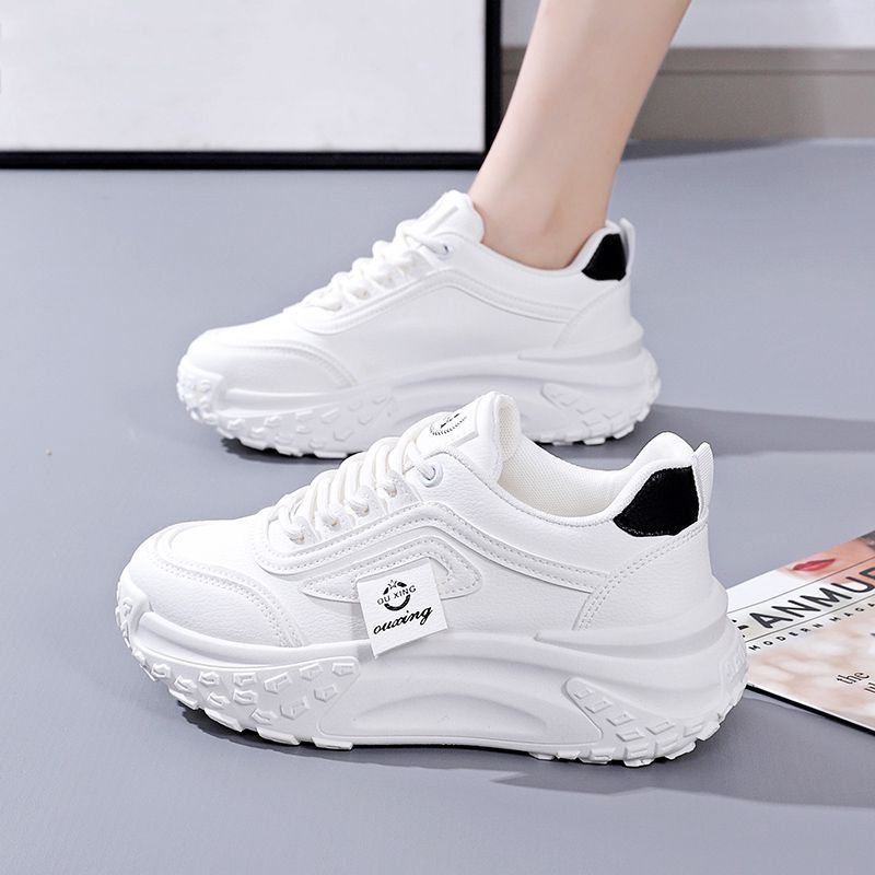 Damen Sportliche Sneakers mit dynamischer Sohle und modernem Design EB
