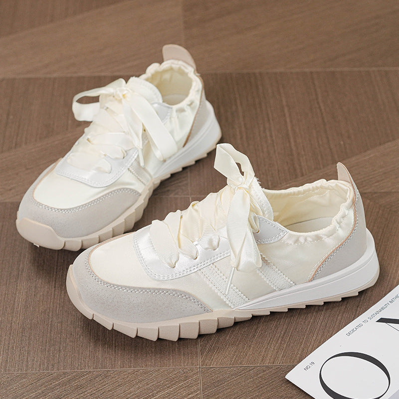 Damen modische Sneakers mit innovativen Satin-Details EB