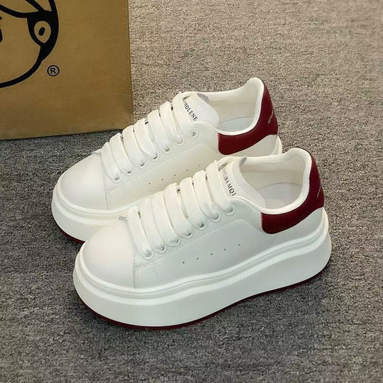 Damen Plateau-Sneaker mit stilisierter Silhouette und gepolsterter Sohle EB