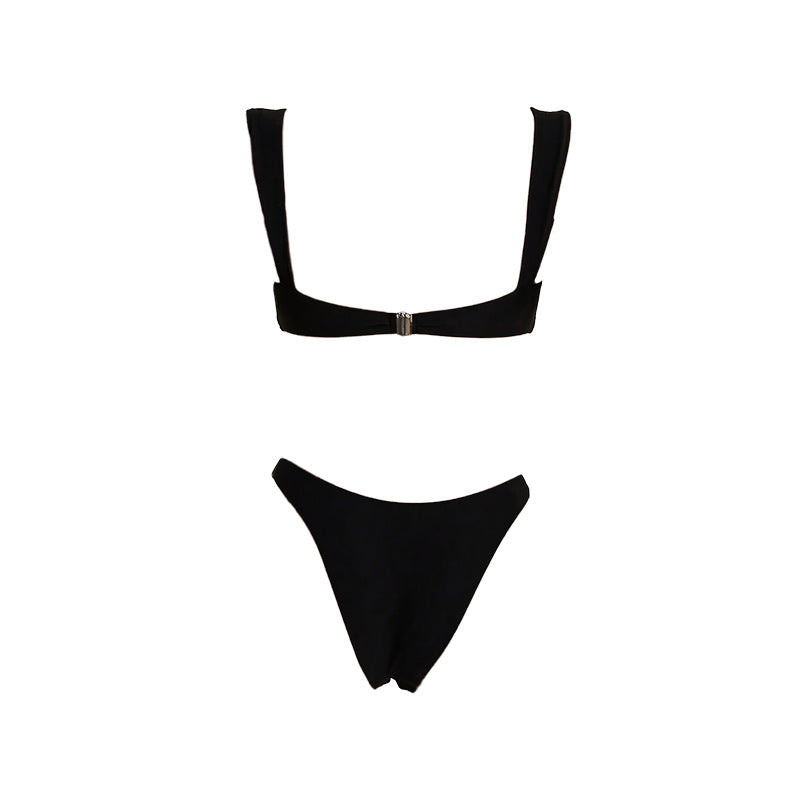 Damen Eleganter Bikini mit goldenen Akzenten EB