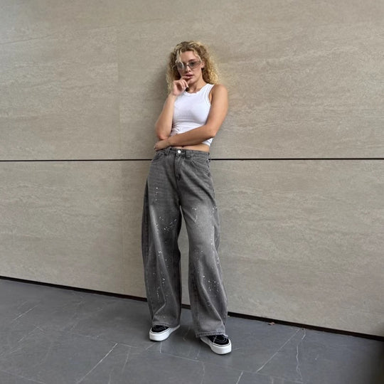 Damen Weite High-Waist Jeans mit kreativen Farbklecksen EB