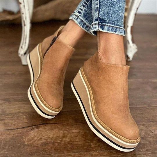 Damen  Keil-Ankle Boots mit genarbtem Kunstleder, dämpfender Plateausohle und gepolstertem Komfortfußbett EB