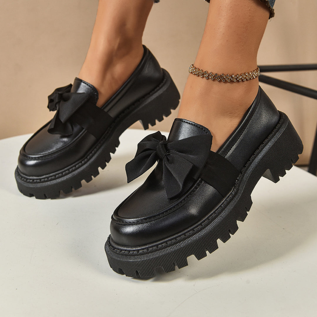 Damen Glänzende Plateau-Loafer mit übergroßer Zierschleife und grober Profilsohle EB