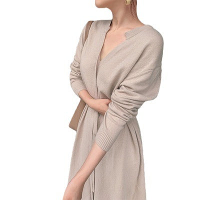 Damen Langstrickkleid mit Bindegürtel und V-Ausschnitt EB