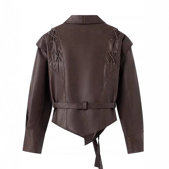 Damen kurzgeschnittene Kunstlederjacke mit Schalkragen, Schnürdetails an Schultern und Taillengürtel EB