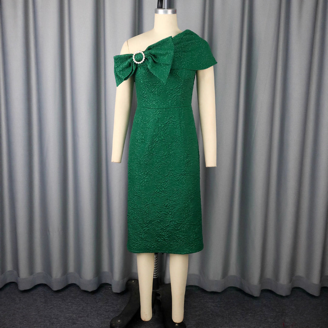 Damen elegantes Etuikleid mit schicker Rüschenapplikation EB