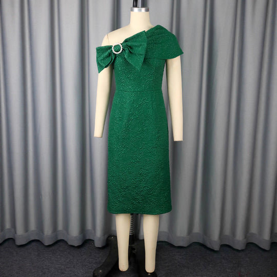 Damen elegantes Etuikleid mit schicker Rüschenapplikation EB