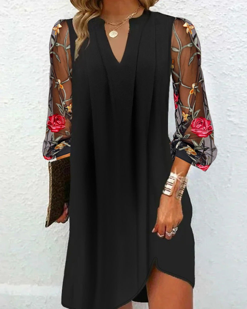 Damen Kleid mit transparenten Spitzenärmeln und floralem Design Heidi-Mode