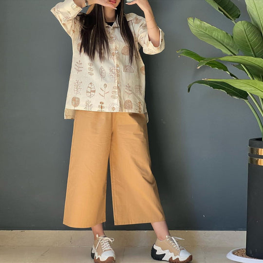 Damen Lässige Tunika-Bluse mit modernem Print und weiten Hosen EB