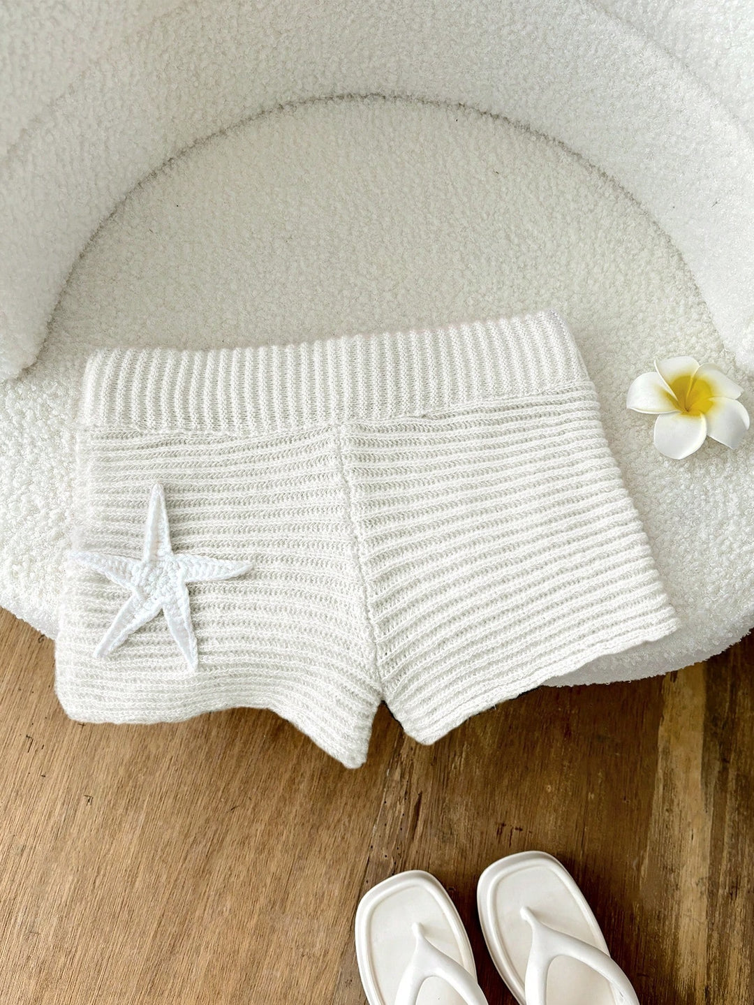 Damen kurze Strickshorts mit maritimer Applikation EB