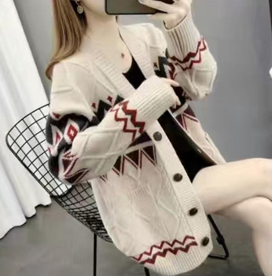 Damen Strickjacke mit modernem Zopf- und geometrischem Muster EB