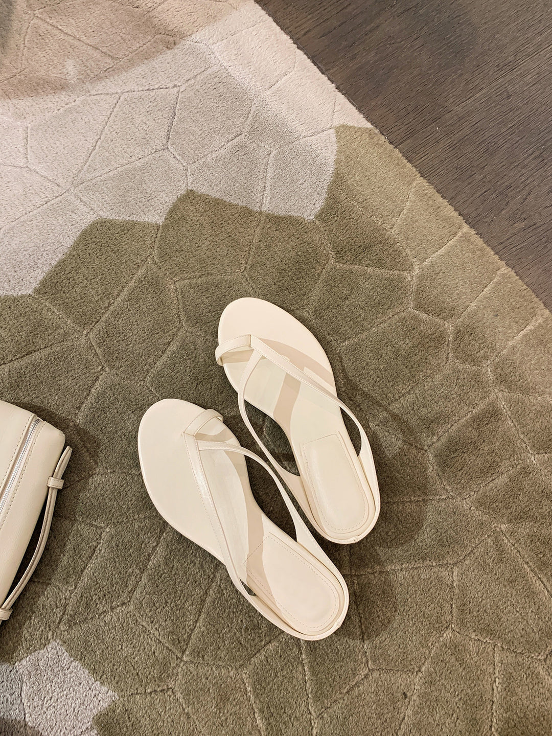 Damen Zehentrenner-Sandalen mit elegantem Riemendesign und flexiblem Fußbett EB