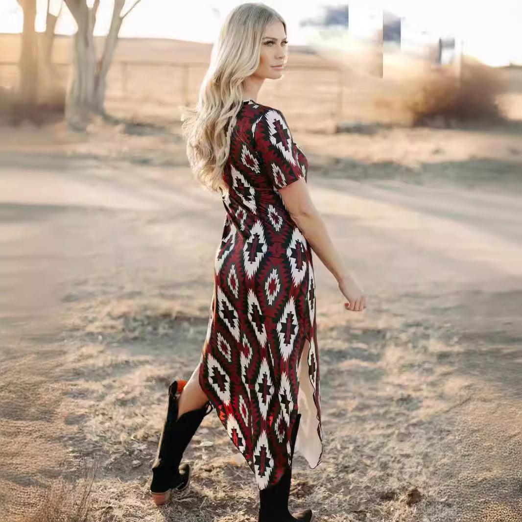 Damen Maxikleid mit tribal-inspiriertem Muster und hochstylisierten Seitenschlitzen EB