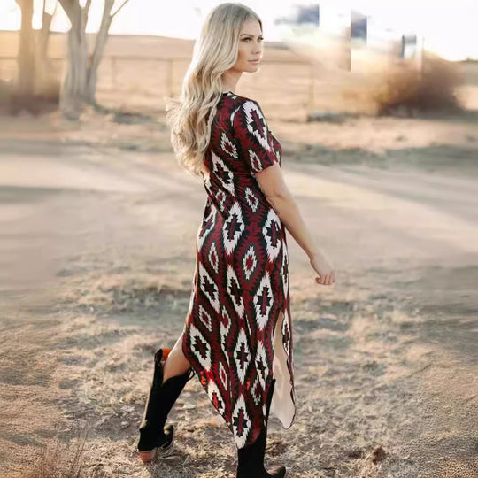 Damen Maxikleid mit tribal-inspiriertem Muster und hochstylisierten Seitenschlitzen EB