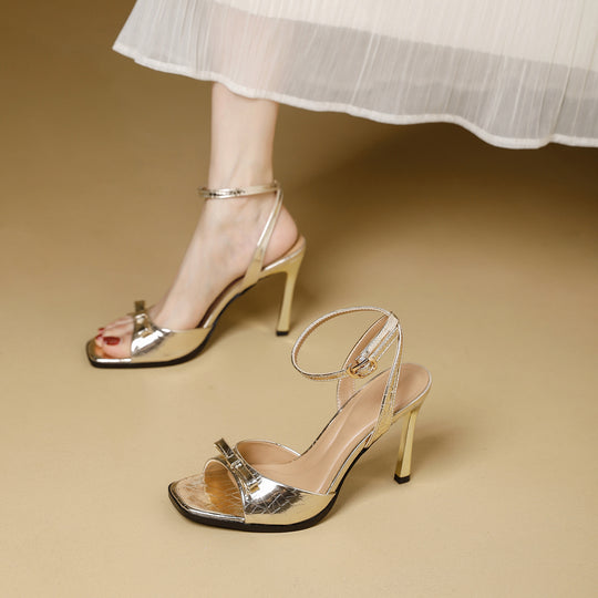 Damen Sandalen mit elegantem Blockabsatz und filigranem Riemendesign EB