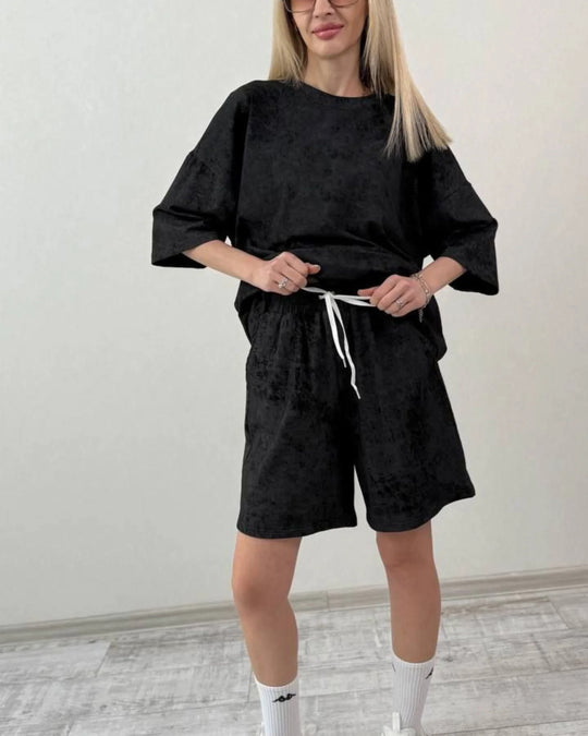 Damen elegantes Freizeit-Set aus locker sitzendem T-Shirt und kurzen Pants EB