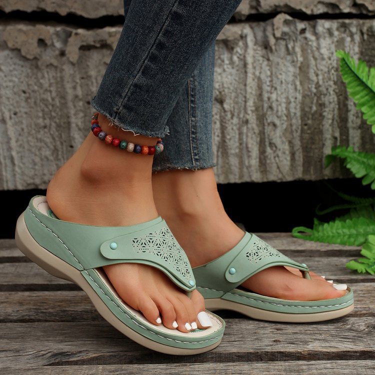 Damen Komfortable Zehentrenner-Sandalen mit feinem Lochmuster und ergonomischem Fußbett EB