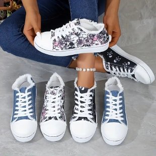 Damen Sneaker mit floralem Skull-Design und kuscheligem Futter EB