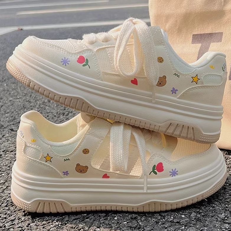 Damen Sneakers mit verspielten Applikationen und weichem Fußbett EB