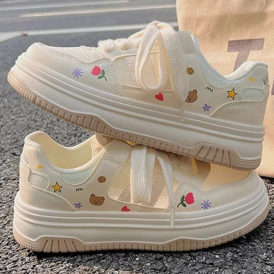Damen Sneakers mit verspielten Applikationen und weichem Fußbett EB